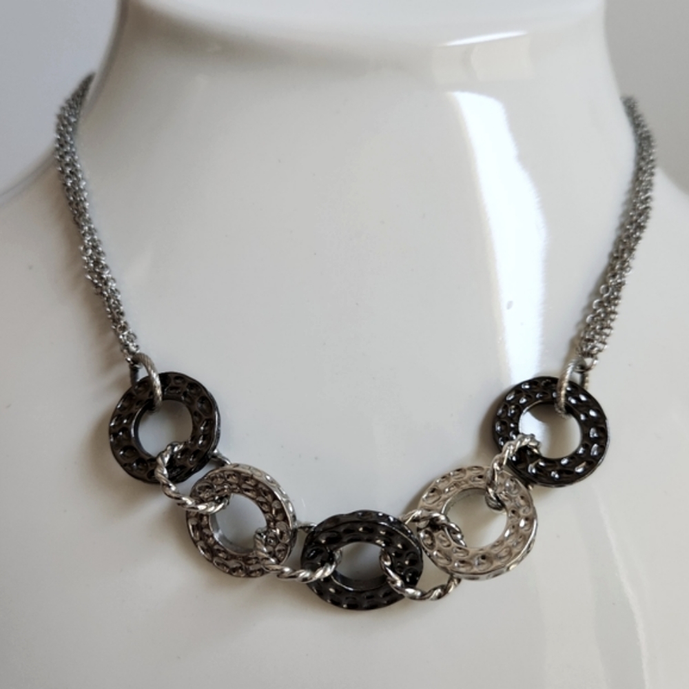 UNITED SILVERTONE AND PEWTER TONE NECKLACE